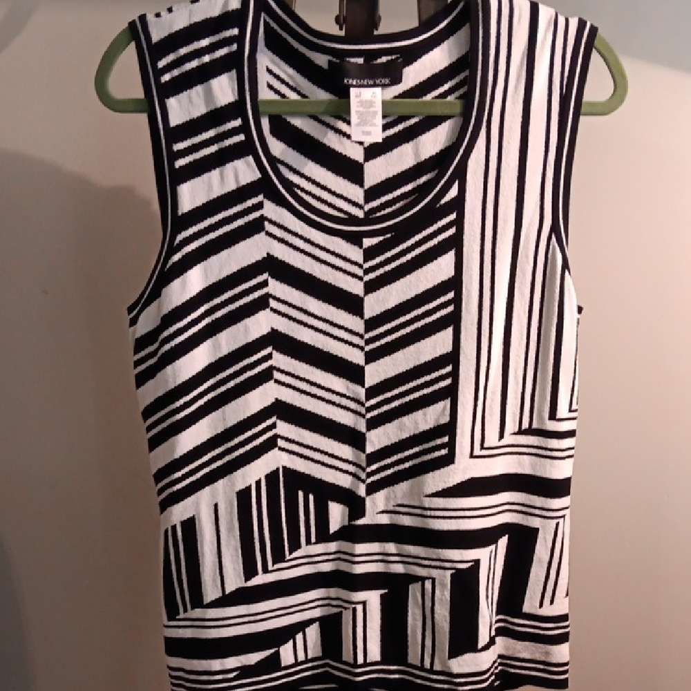 Jones New York Black and White Geometric Tank Top